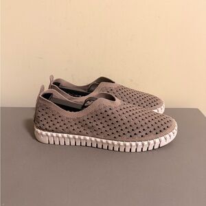 Women’s Isle Jacobsen Tulip Slip On Shoes (Size 37 = Womens 6)